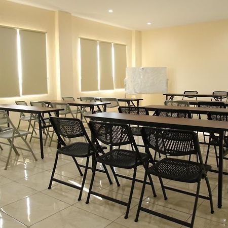 Daya Hotel Makassar Exterior photo