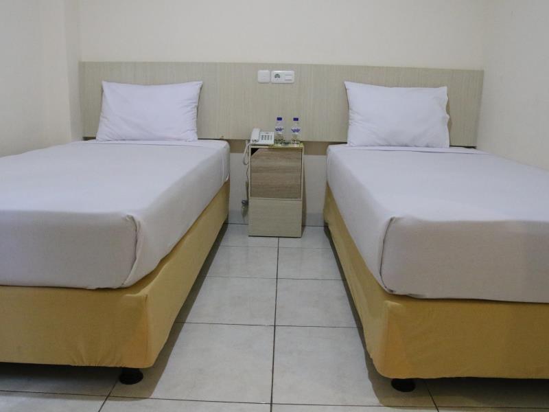 Daya Hotel Makassar Exterior photo