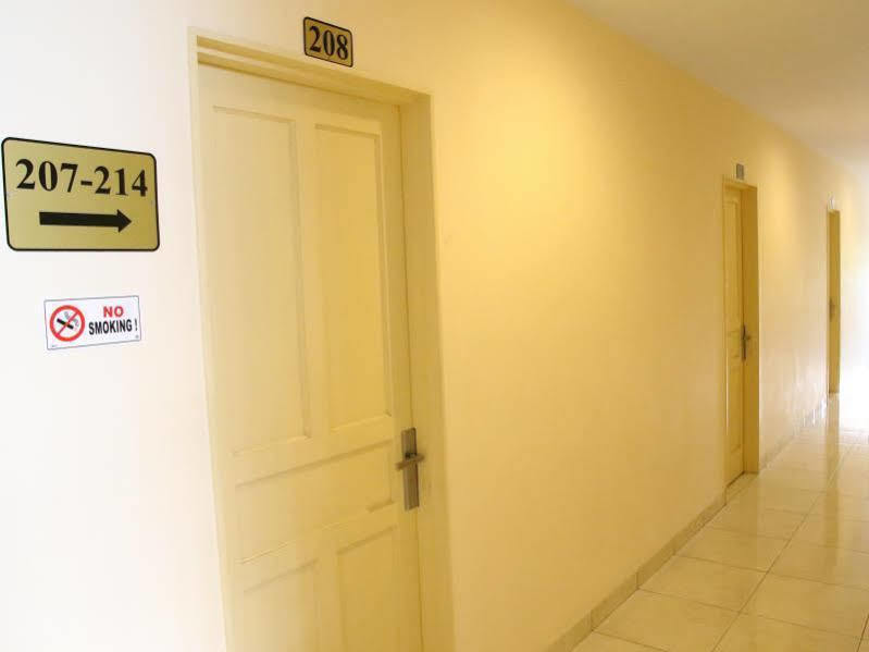 Daya Hotel Makassar Exterior photo