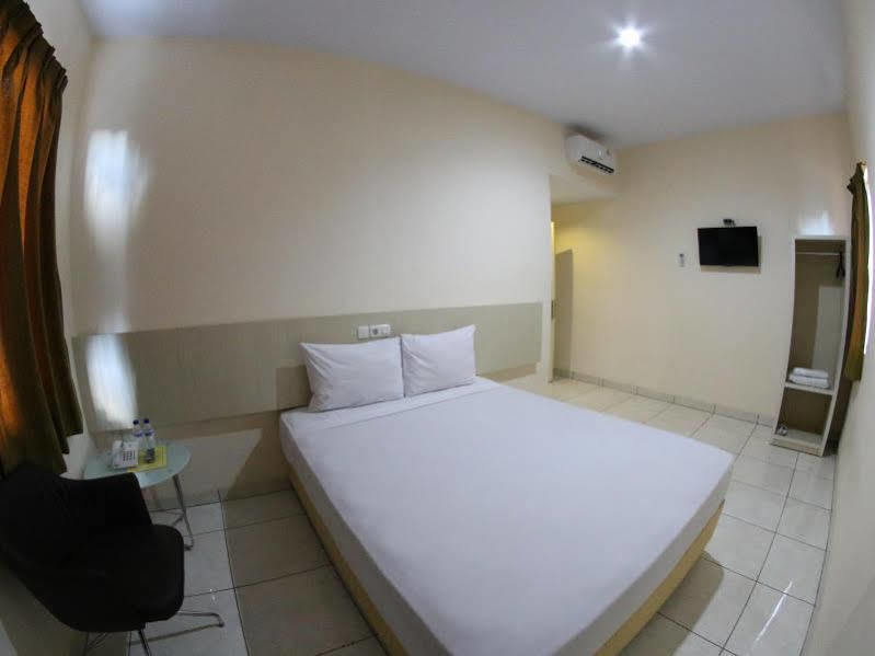 Daya Hotel Makassar Exterior photo