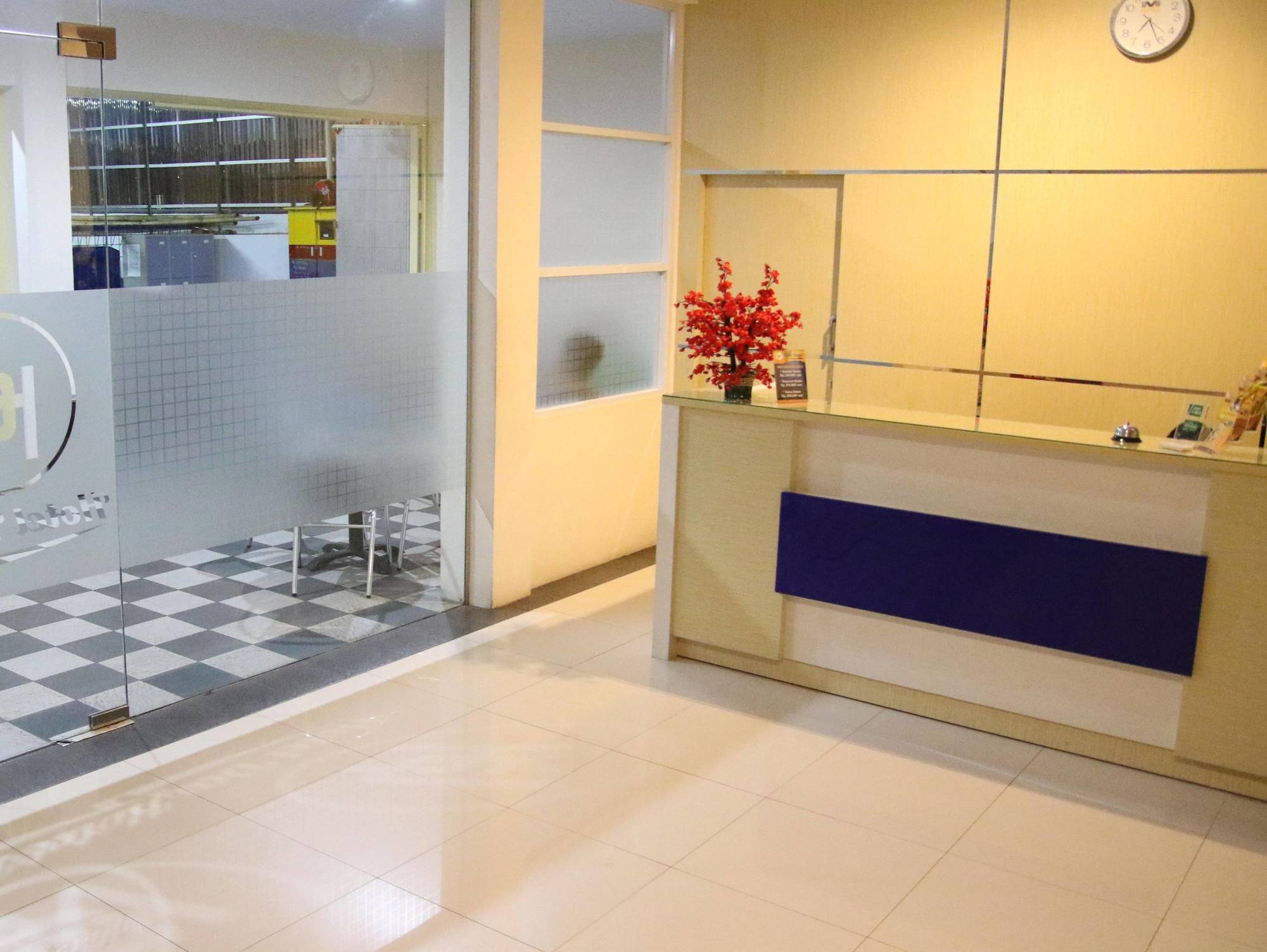 Daya Hotel Makassar Exterior photo